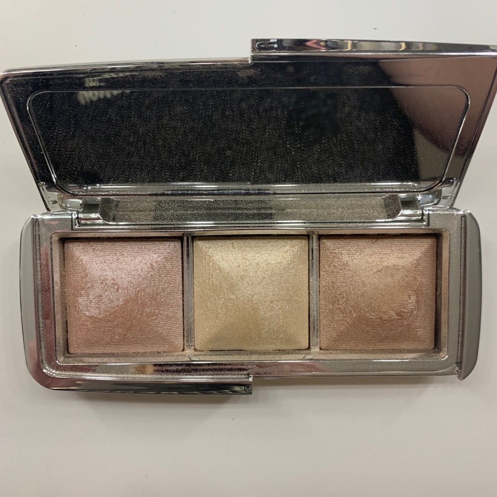 Hourglass Ambient Metallic Strobe Lighting